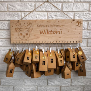 Drewniany kalendarz adwentowy z imieniem + 24 domki ZESTAW