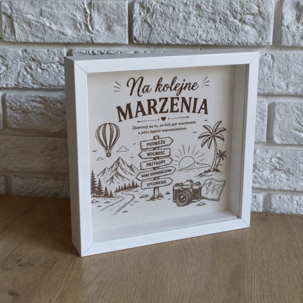 Biała skarbonka w ramce z plexi 25 × 25 cm
